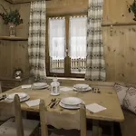 Cusini Saroch 公寓