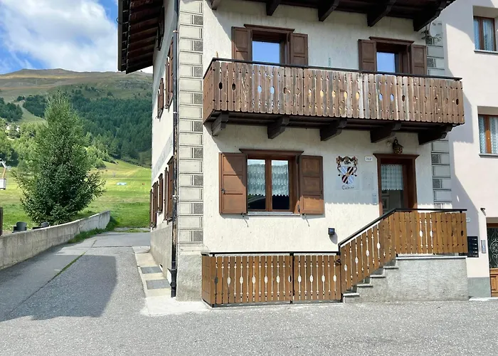 Cusini Saroch Apartman *